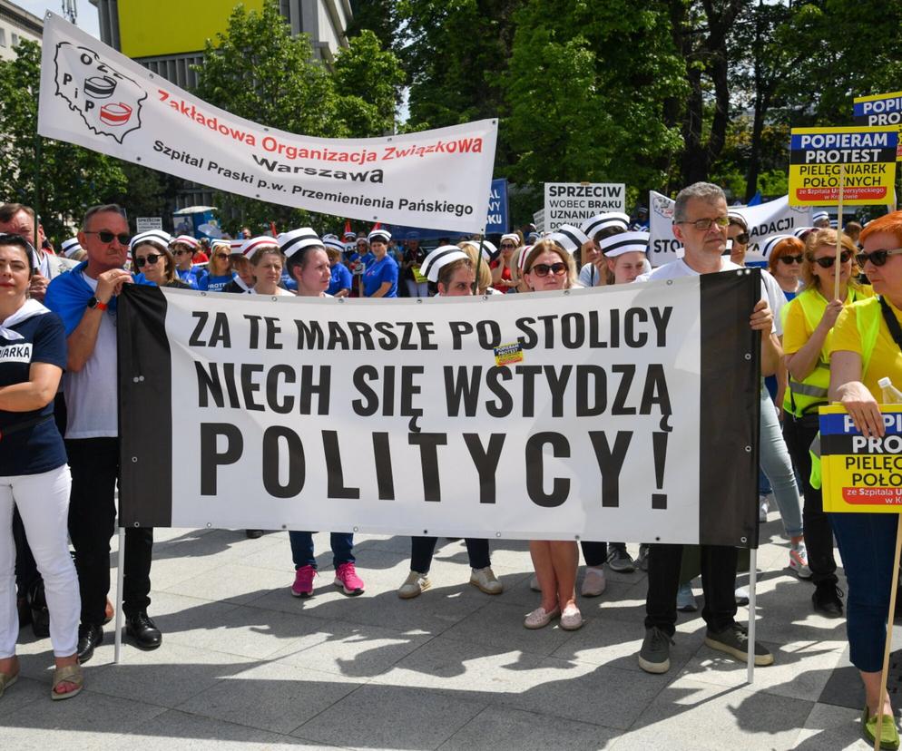 Pielęgniarki i położne protestowały pod Sejmem