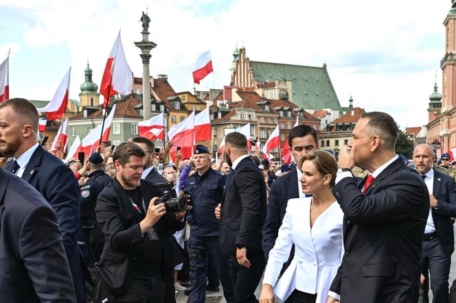 Uroczyste wejście Pary Prezydenckiej do Pałacu Prezydenckiego. Przemarsz ulicami Warszawy