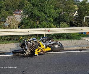 Biały Dunajec: Dwie osoby poważnie ranne po zderzeniu motocykla z osobówką. Paraliż Zakopianki