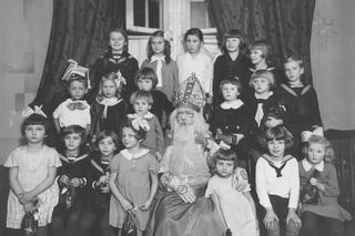 Teraz dzieci mogłyby się przestraszyć! Tak kiedyś wyglądał św. Mikołaj! Koniecznie zobaczcie