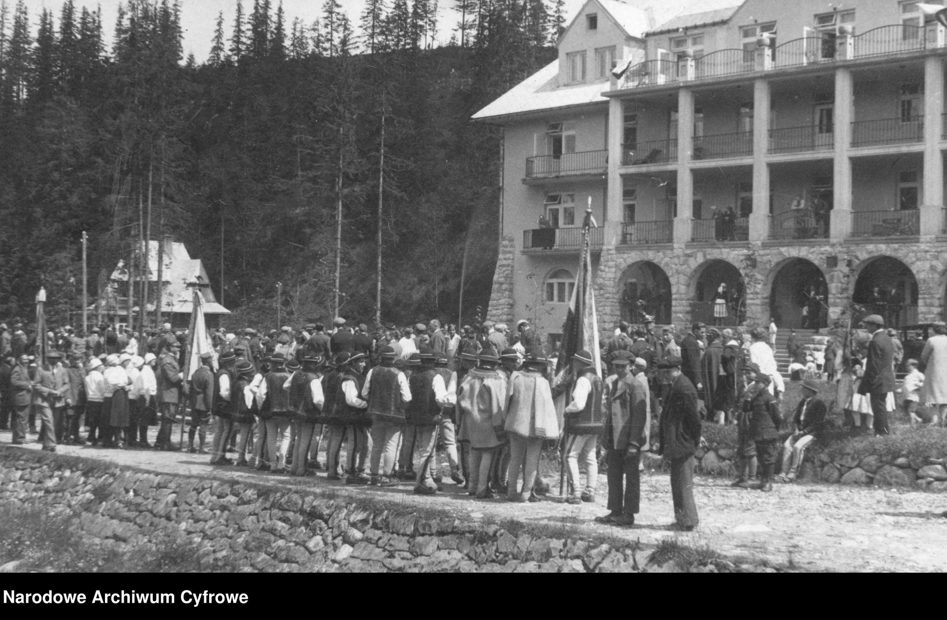 Hotel Bristol przed wojną. Bywały tu elity