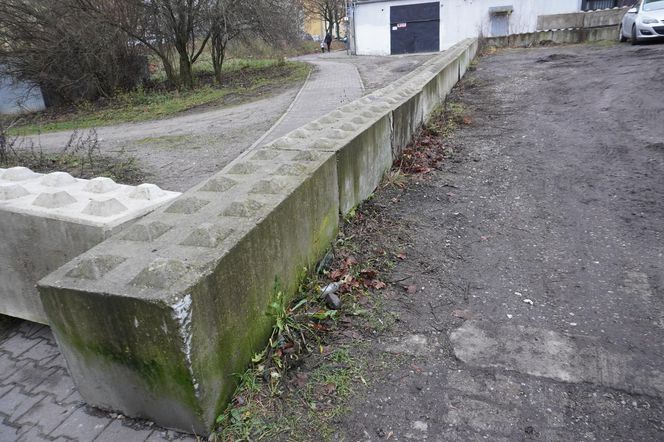 "Mur Boniński" na osiedlu Winiary