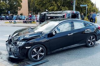 Kobieta staranowała toyotę