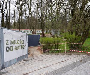 Remont parku Planty. Nie było dostępu do słynnej białostockiej toalety