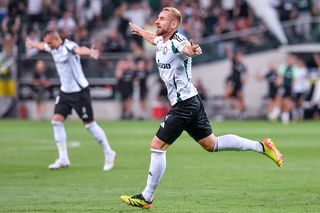 Legia Warszawa gra z Szachtarem NA ŻYWO. Relacja z Krakowa, cudowny gol Augustyniaka!