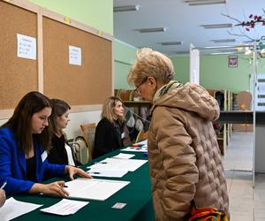 W Toruniu trwa druga tura wyborów samorządowych 2024.  Jaka jest frekwencja?