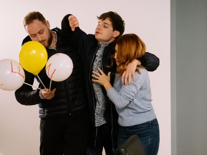 Na Wspólnej odc. 3274. Tomek (Krzysztof Chodorowski), Paweł Wójcik (Grzegorz Kwiecień), Anastazja (Karolina Bacia)