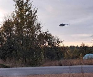 Tragiczny finał rodzinnej awantury na Mazowszu. Nie żyje 49-latek, ciało 32-latka znaleziono w lesie