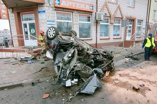  Braniewo. 27-letni kierowca uderzył w budynek apteki