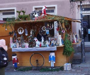 Ruszył Warmiński Jarmark Świąteczny w Olsztynie. Dziesiątki wystawców i tłumy na starówce