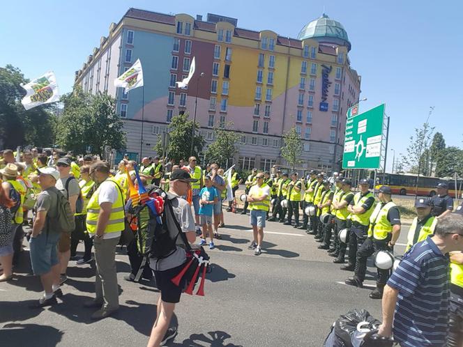 Górnicy protestują przed siedzibą PiS
