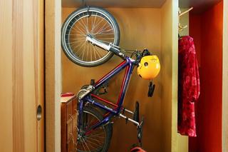 Rower w mieszkaniu  specjalna szafa