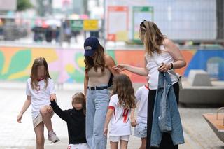 Anna Lewandowska z dziećmi przed Polska - Austria