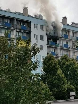 W Rzeszowie płonie mieszkanie w bloku nr 24 na Podwisłoczu