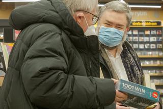 Ryszard Czarnecki i Karol Karski dokształcają się z alkoholi świata. Tylko spójrz na te zdjęcia!