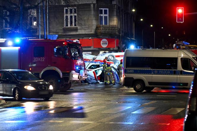 Kraków. Dwie karetki na sygnale zderzyły się na skrzyżowaniu w centrum miasta