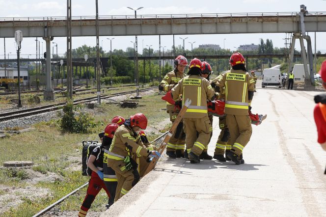 Kontrolowane zderzenie pociągu z osobówką