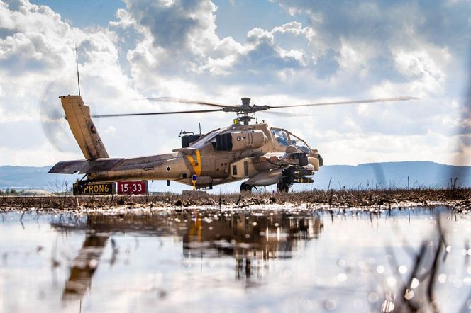 Gaza krwawi, a USA sprzedaje broń. Śmigłowce Apache i pojazdy bojowe dla Izraela