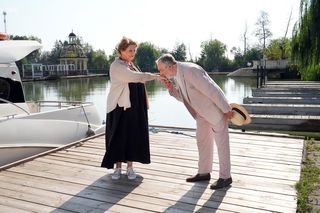 Barwy szczęścia, odcinek 3114. Józefina Rawiczowa (Elżbieta Jarosik), Andrzej Zastoja-Modelski (Leon Charewicz)