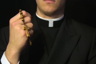 Nie przyjmujesz księdza po kolędzie? Sprawdź, czy dziecko za to zapłaci” 