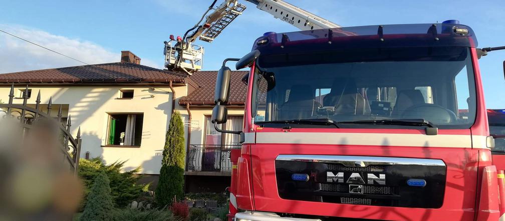 Pożar domu w Wężowcu. Straty oszacowano na 100 tysięcy złotych! [ZDJĘCIA]