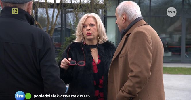 Na Wspólnej odc. 4038. Dana (Beata Zarembianka), Niuniek (Joachim Lamża), Hebel (Tadeusz Huk)