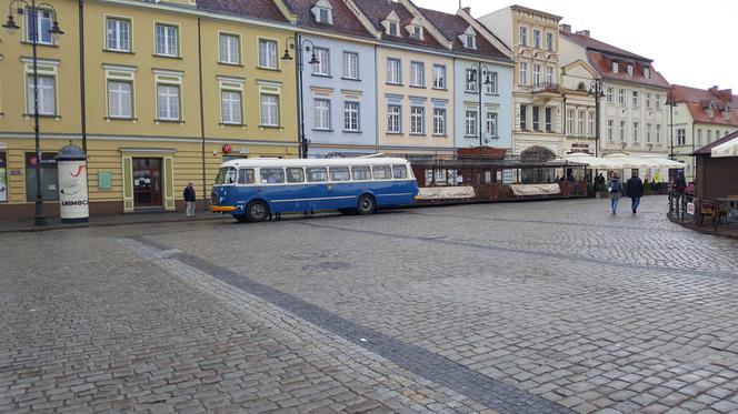 Kurs zabytkowym autobusem i rejs tramwajem wodnym