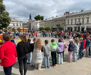 Happening na Rynku na otwarcie Tygodnia Bibliotek w Nowym Sączu