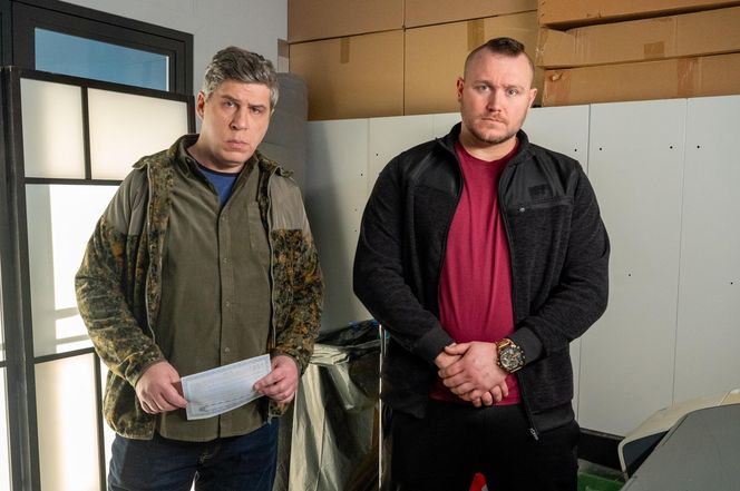 Na sygnale, odc. 727. Lech (Patryk Zając), Sławek (Grzegorz Ciagardlak) - wspólnicy Alka