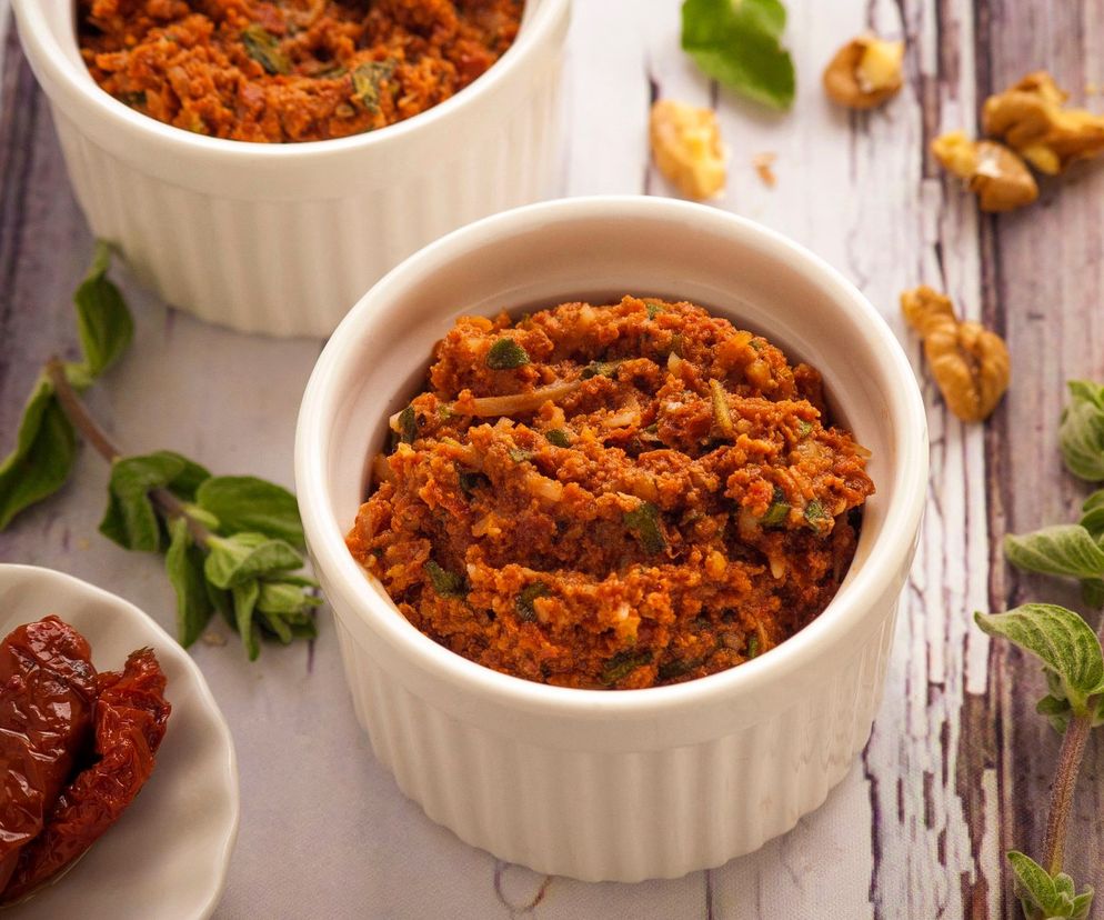 Pesto rosso - klasyczny przepis na czerwone pesto z suszonych pomidorów