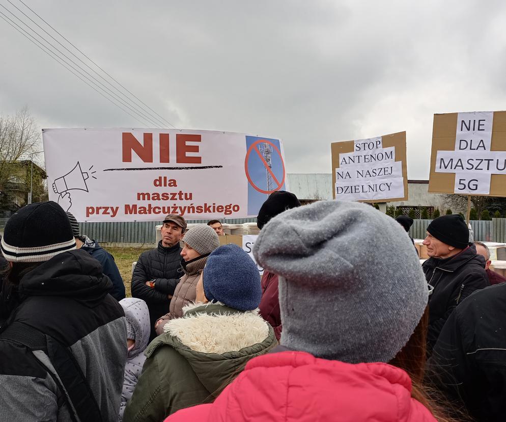 protest przy Małcużyńskiego Radom