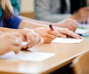 Uczennica urodziła podczas egzaminu. Nauczyciel zorientował się dopiero, gdy usłyszał płacz