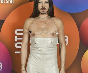 Michał Szpak przyłapany bez spodni za kulisami koncertu. Tego nie pokazali w TV!