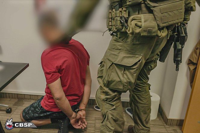 Huk i kłęby dymu! Wielka akcja CBŚP w Warszawie. Doszło do porwania