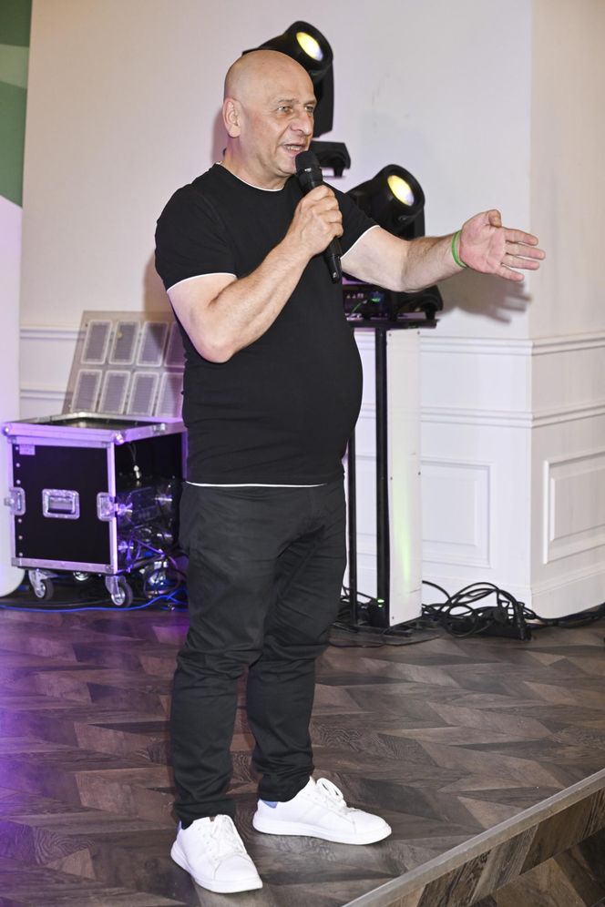 Grzegorz Halama nagle zniknął z show-biznesu. Nie do wiary, jak dziś wygląda znany kabareciarz