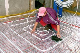 Jak układać rury wodnego ogrzewania podłogowego