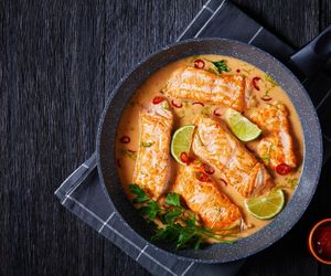 Zaskocz rodzinę łososiem w sosie curry. Idealnie aromatyczne danie w kilka chwil