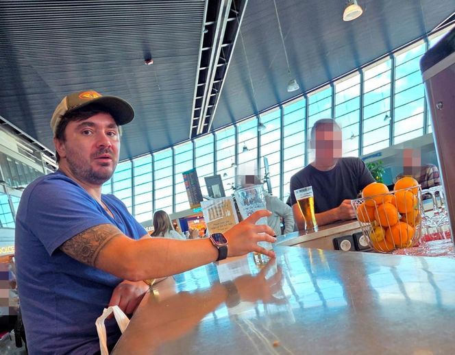 Daniel Martyniuk na lotnisku