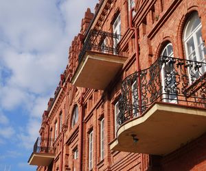 To najpiękniejsza kamienica w Białymstoku. Ceglana fasada z XIX wieku błyszczy do dziś