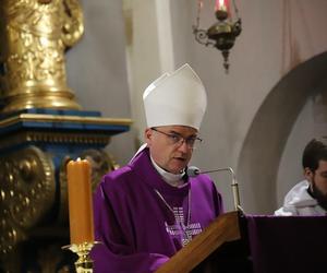 Bp Robert Chrząszcz: Nie walczyć z człowiekiem, który upadł, ale o człowieka, który upadł