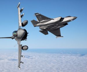 Polski F-16C i norweski F-35A w powietrzu