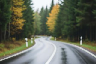 Śmiertelny wypadek motocyklisty pod Sławnem. Co dokładnie wydarzyło się na drodze?