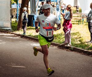 Sportowe emocje w Chorzowie. 150 biegaczy wystartowało w 6. edycji Chorzowskiej Dychy