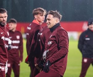 Robert Lewandowski i inni kadrowicze na treningu reprezentacji Polski