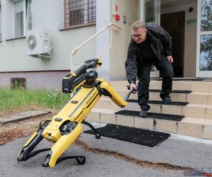 Robopies odwiedził i ćwiczył z warszawskimi policjantami