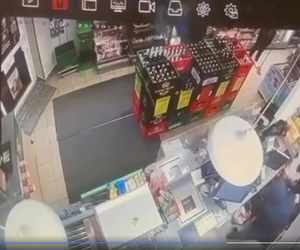 Jest nagranie z krwawego napadu na sklep w Kobyłce. W ruch poszedł nóż [WIDEO]