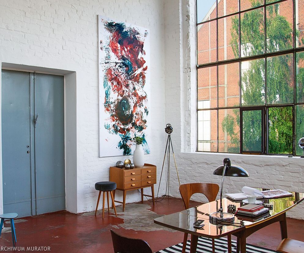 Para artystów urządziła się w dawnej fabryce bombowców. Styl loftowy pełną gębą!