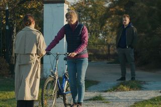 Barwy szczęścia odc. 3142. Szymańska (Agata Pruchniewska), Kasia (Katarzyna Glinka), młody Szymański (Maciej Czerklański)