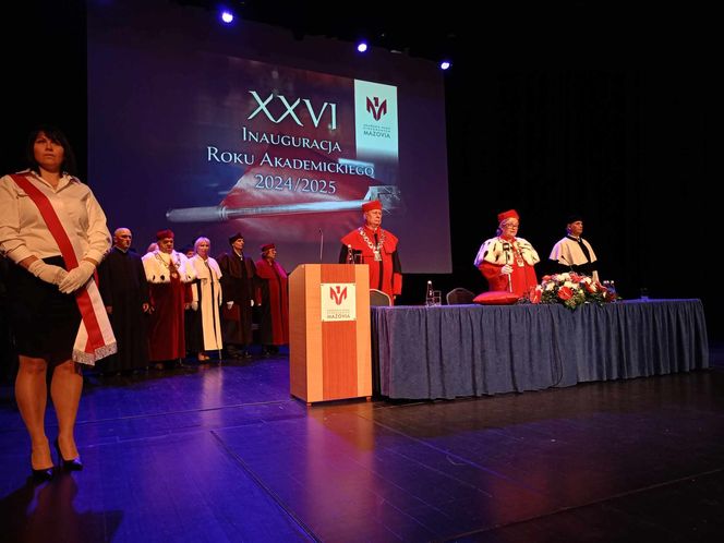 Podczas uroczystej ceremonii inauguracji nowego roku akademickiego 2024/2025 odbyła się tradycyjna immatrykulacja studentów i studentek pierwszego roku.