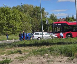 Stargard: 12 poszkodowanych po zderzeniu autobusu z samochodami. WIDEO z monitoringu